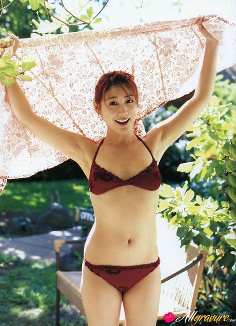 Megumi Yasu Asian cutie showing off her hot body in a bikini