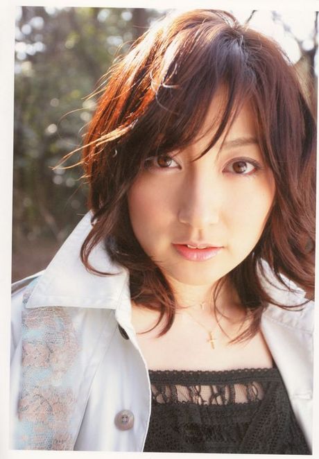 Voluptuous asian chick with a gorgeously stacked body in a bikini