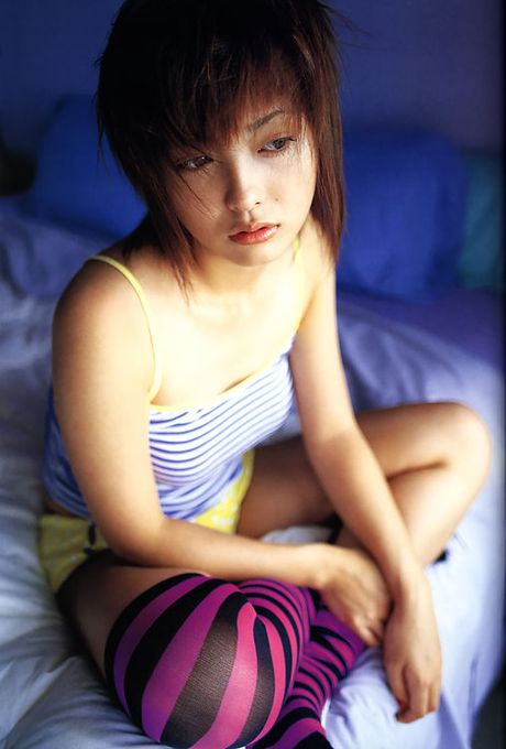 Beautiful gravure idols big brown eyes allures and intices