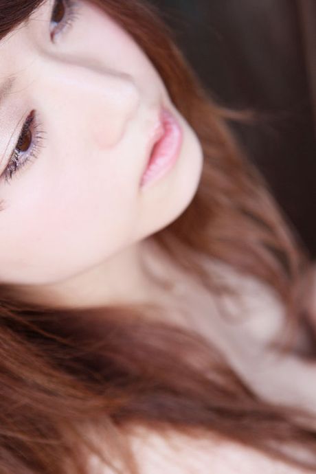 Beautiful gravure idol with lilly white skin and a curvy bottom