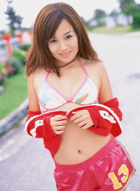 Beautiful idol babe with perfectly plump boobs in a bikini