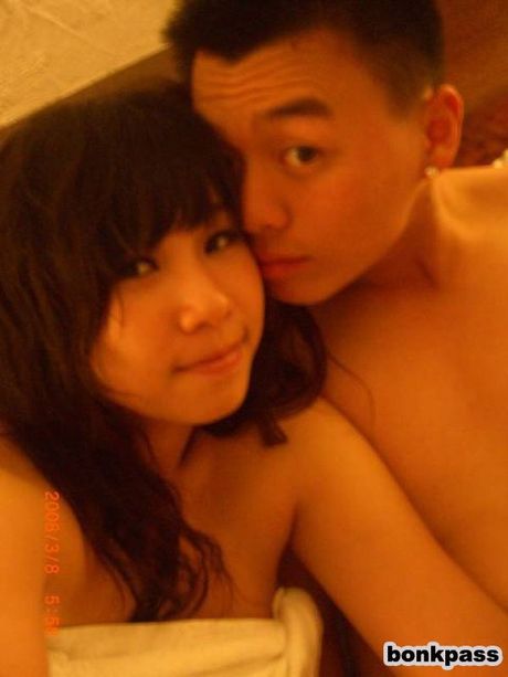 Amateur Chinese couple satisfying their bukake fantasies