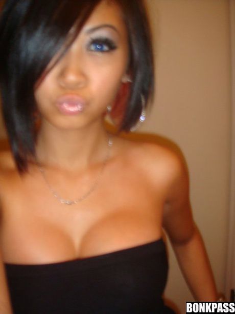 Hot Filipina girlfriend with really hot boobies