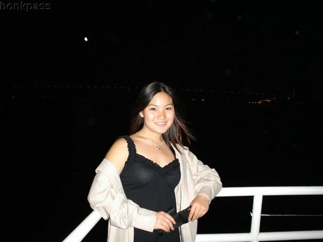 Chubby Filipina amateur girl spreading her pussy