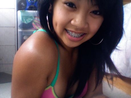 Cutie teen Filipina girlfriends loves getting nude