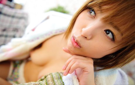 Asian teen amateur girl gives a blowjob and gets her pussy licked outdoors