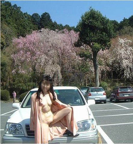 Asian amateur teen strips and shows her curves in the public park