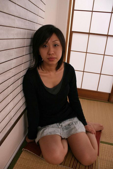 Japanese cougar craves cum in pussy