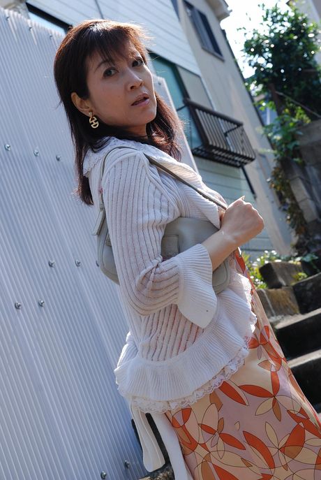 Japanese granny wants cum in her hairy pussy