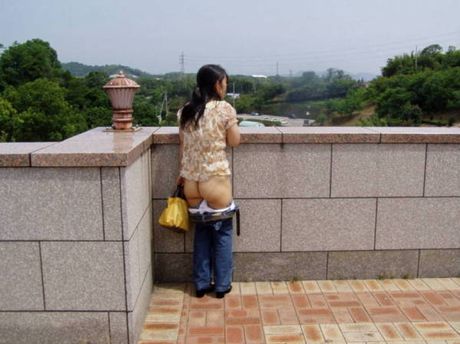 Japanese teen amateur strips and shows her hairy cunt in the public park