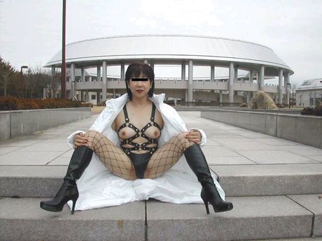 Asian amateur girl strips and shows her perfect butt and tits in a public place