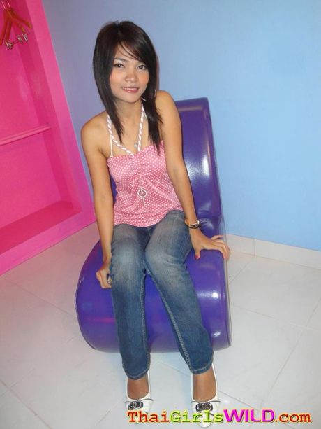 Thai bar slut sucks cock then gets fucked and facialed