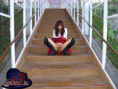 Asian amateur girl strips and shows her perfect ass and tits in public