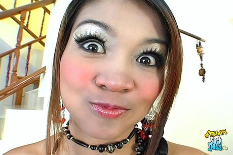 Petite Thai teen fucks long and hard before taking a blast in the mouth