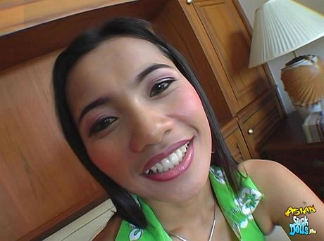 Slender Thai cutie sucks cock for its gooey goodness
