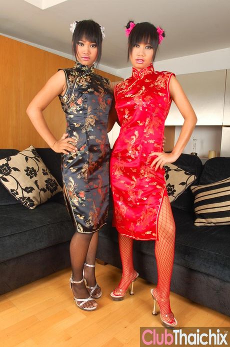 Thai babes Kanda and Nicha