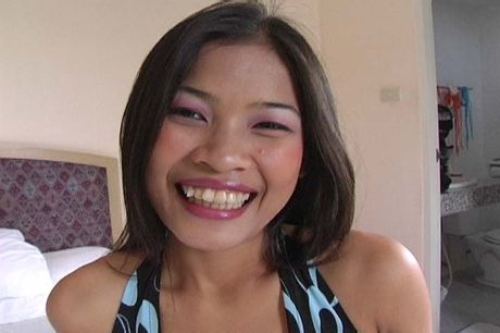 Amazing Thai barslut sucks cock and fucks for a creampie