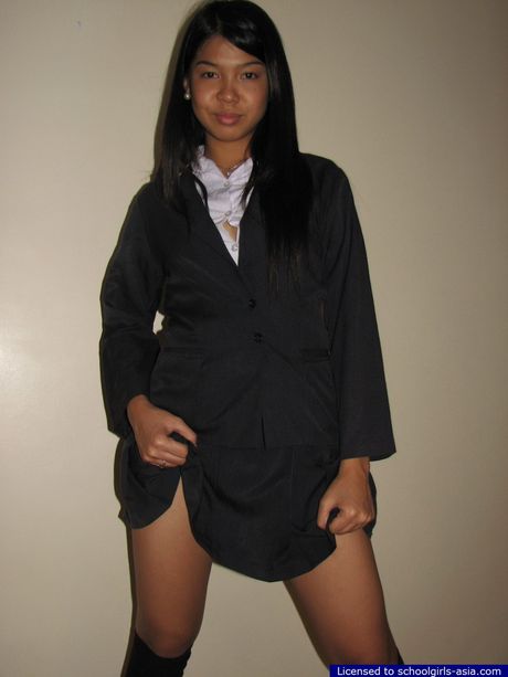 This student drops her panties and spreads to flash her pussy for pocket money