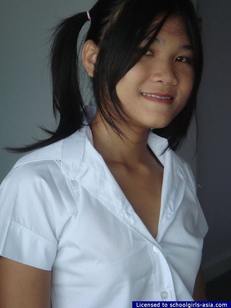 Adorable 18 yo schoolgirl flashing her cute peach