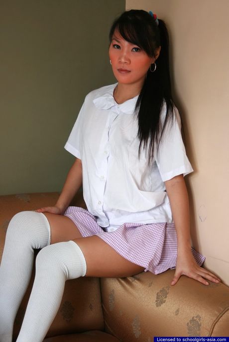 College student stripping and flashing her pussy to make some cash