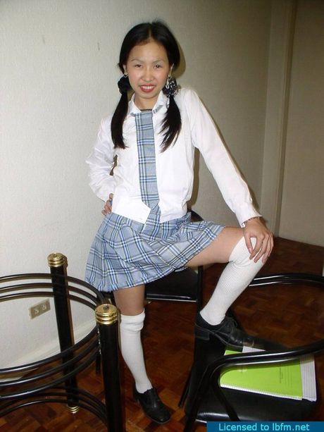 Schoolgirl dropping her knickers to flash her perfectly bald donut