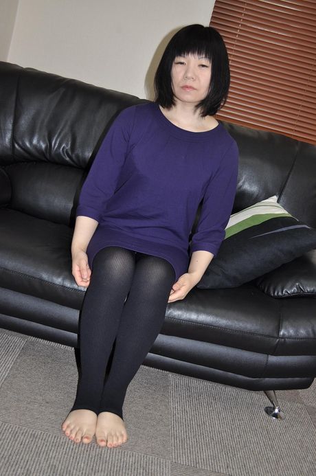 Mature Japanese Yoshie Tabata getting her pussy penetrated with toys and cocks and recieves a load of cum.