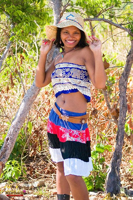 Indian teen pulls up skirt to expose pretty white panties