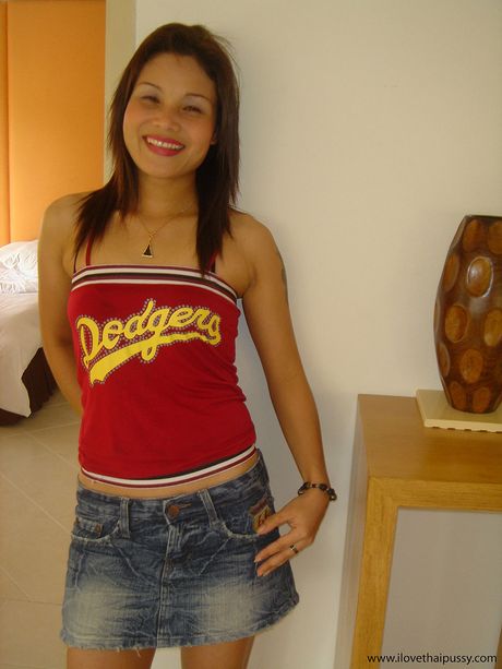 Walking Street freestyle girl sucks and fucked bareback