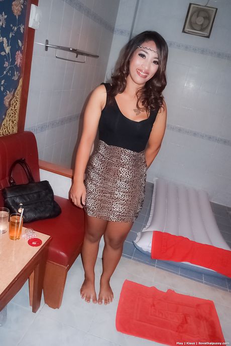 Rare pics of real Thai soapy massage girl fucked by tourist