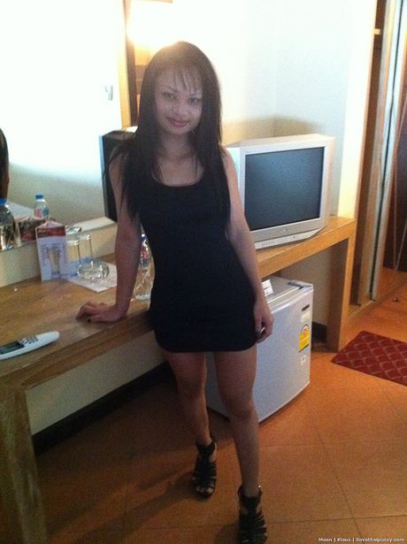 Risky bareback sex with shaved Thai bargirl Moon