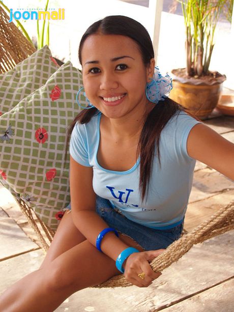 Round face Joon Mali in a tight top and short denim skirt