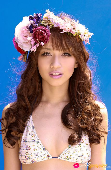 Maomi Yuuki Asian is wild creature with sexy legs and hot cans