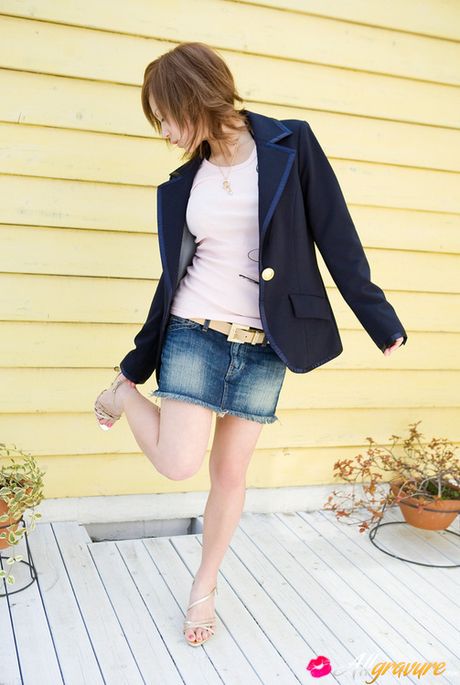 Runa Hamakawa Asian shows cunt in panty under short skirt outdoor