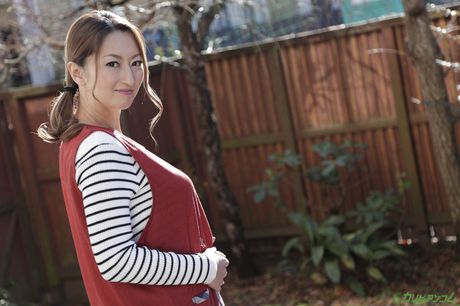 Rena In Sensual Cleavage Of Busty Teacher