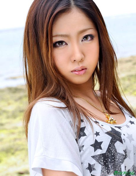 Yui Nanase Summer Nude: Bowl shaped Smooth Tits