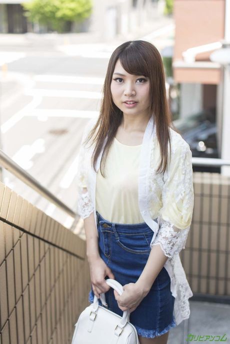 Hitomi Shibuya Sending AV Actress To Your Home