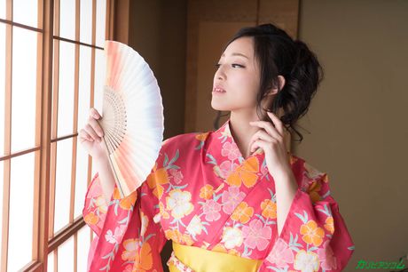 Chiaki Hidaka Standing Firm But Falling Apart