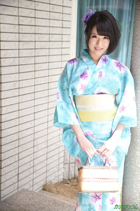 Harua Narimiya Yukata Fucking In The Entrance