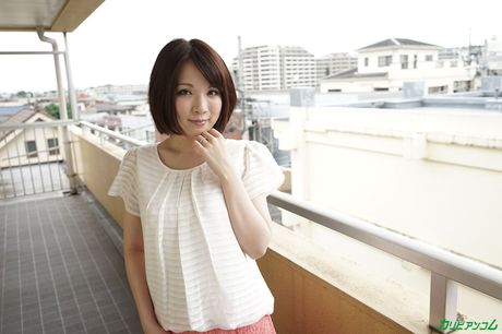 Ryo Tsujimoto After She Picked Up AV Magazine