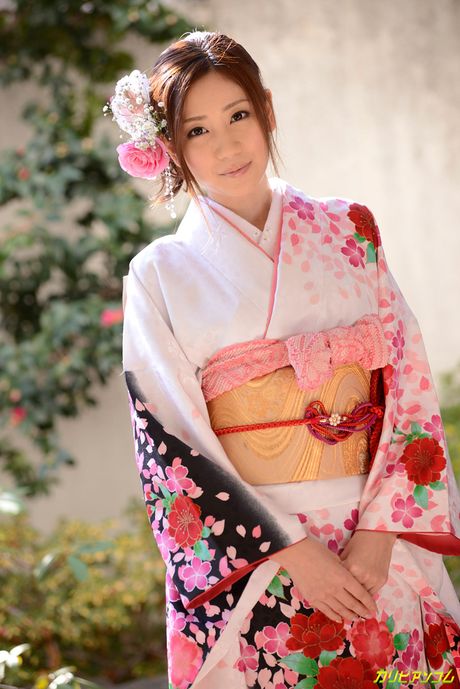 Kaori Maeda Lewd Pussy Under Kimono