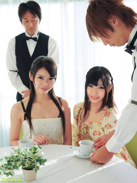 Akubi Yumemi and Runa Kobayashi