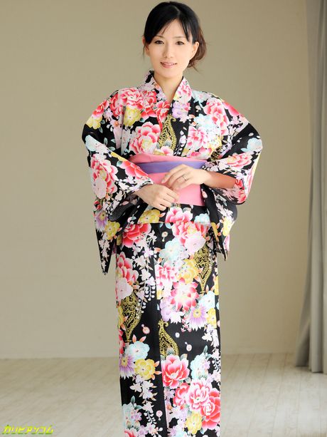 Manami Komukai Married Woman in the Early Afternoon