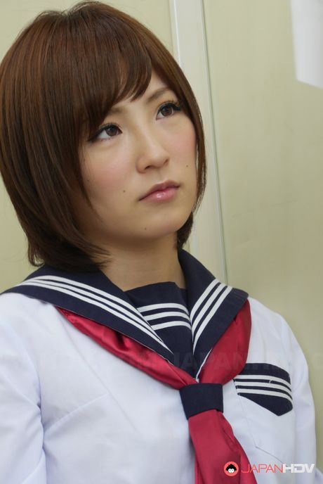 Kaede Oshiro teaches guy how to handle a pussy