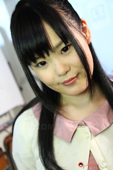 Sayaka Aishiro offers a guy his first sexual experience