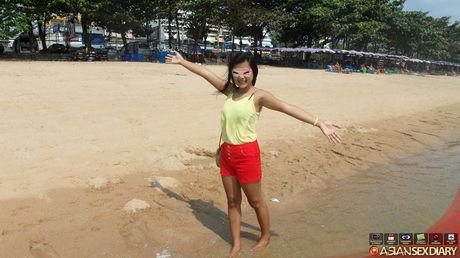 The Asian teen Ping gets her pussy rammed by a hung guy on the beach