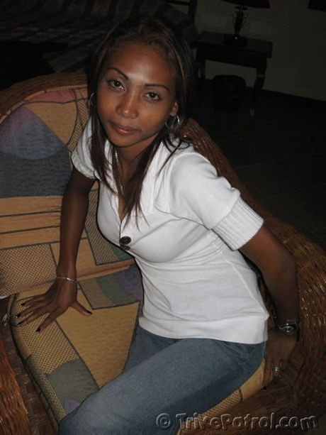 Asian teen Marilyn shows off her amazing boobs and her shaved pussy