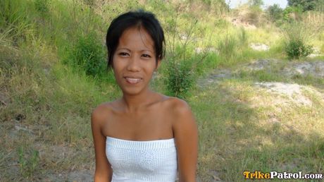 Asian teen Mayka gives a blowjob and gets her pussy licked outdoors