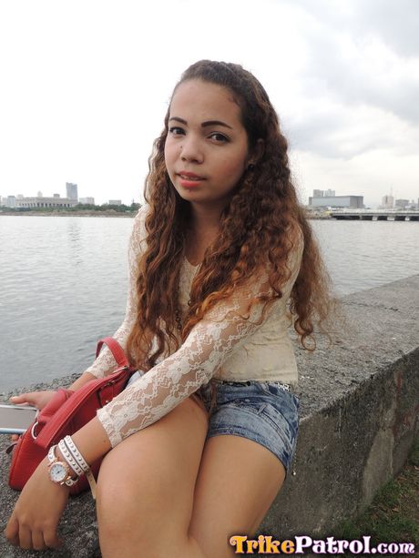 Big-assed Khate gets her pussy dicked by a hung guy