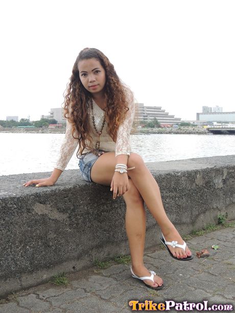 Big-assed Khate gets her pussy dicked by a hung guy