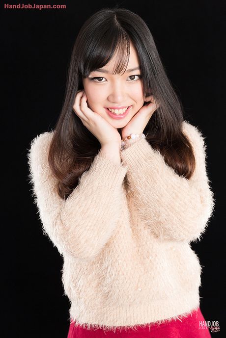 Kanon Aoyamas cute handjob